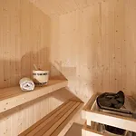 Am Für Bis Zu 6 Personen Mit Kaminofen, Badewanne Und Sauna - Haustiere Herzlich Willkommen, Direkt Am Wasser Gelegen *