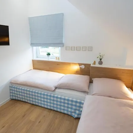 Am Fuer Bis Zu 6 Personen Mit Kaminofen, Badewanne Und Sauna - Haustiere Herzlich Willkommen, Direkt Am Wasser Gelegen *