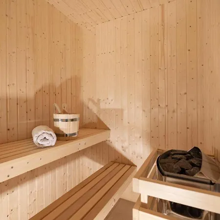 Am Fuer Bis Zu 6 Personen Mit Kaminofen, Badewanne Und Sauna - Haustiere Herzlich Willkommen, Direkt Am Wasser Gelegen *