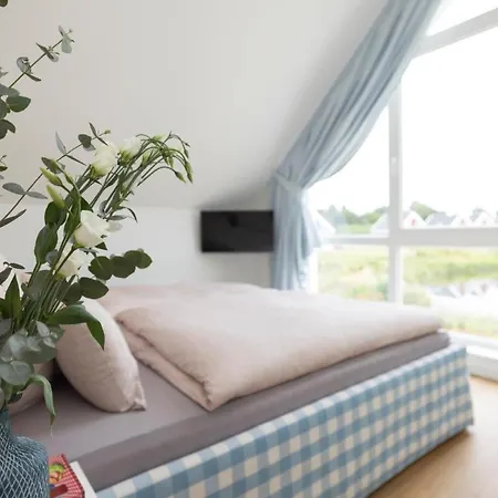 Am Fuer Bis Zu 6 Personen Mit Kaminofen, Badewanne Und Sauna - Haustiere Herzlich Willkommen, Direkt Am Wasser Gelegen