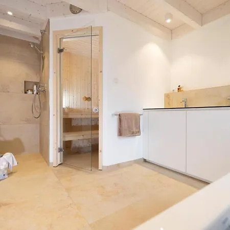 Am Fuer Bis Zu 6 Personen Mit Kaminofen, Badewanne Und Sauna - Haustiere Herzlich Willkommen, Direkt Am Wasser Gelegen *