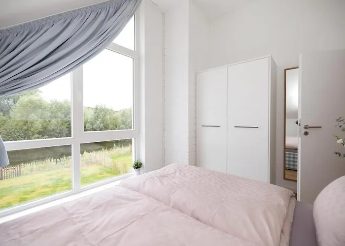 Am Fuer Bis Zu 6 Personen Mit Kaminofen, Badewanne Und Sauna - Haustiere Herzlich Willkommen, Direkt Am Wasser Gelegen *