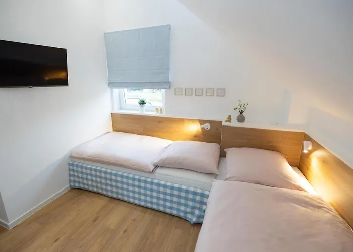Am Fuer Bis Zu 6 Personen Mit Kaminofen, Badewanne Und Sauna - Haustiere Herzlich Willkommen, Direkt Am Wasser Gelegen