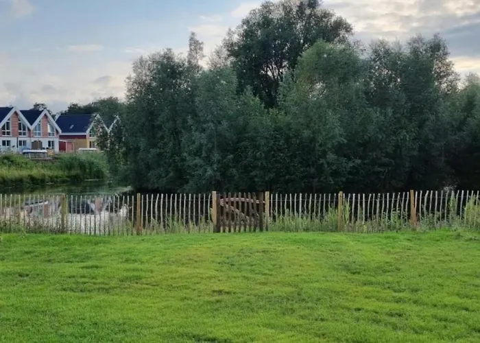 Am Fuer Bis Zu 6 Personen Mit Kaminofen, Badewanne Und Sauna - Haustiere Herzlich Willkommen, Direkt Am Wasser Gelegen